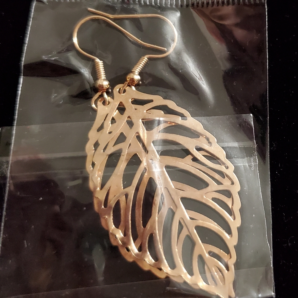 New!  Light weight leaf Earrings.